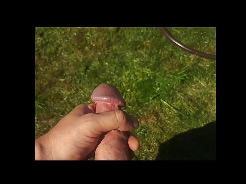 ❤️ Una guapa calenta es folla el seu cony rosa i es corre amb un esquitxat en un jardí d'estiu ☑ Porno rus a nosaltres ca.porno-flix.ru ❌❤