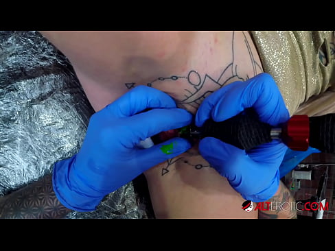 ❤️ La bomba Sully Savage, molt tatuada, es va tatuar al clítoris ☑ Porno rus a nosaltres ca.porno-flix.ru ❌❤